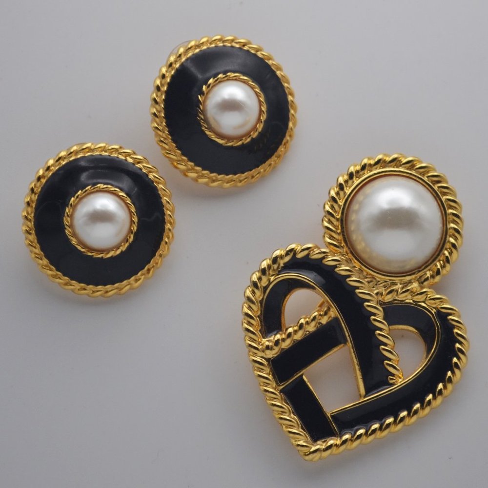 Bold Set Gold & Black Enamel Ribbon Heart w/ White Cabochon Brooch & Earrings